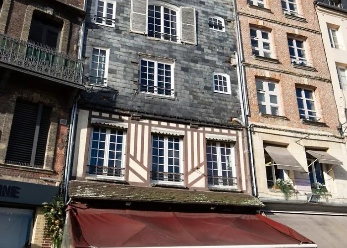 בית נופש La Demeure Du Clocher 4 Ac On The Port & Place Sainte-catherine 8 G *