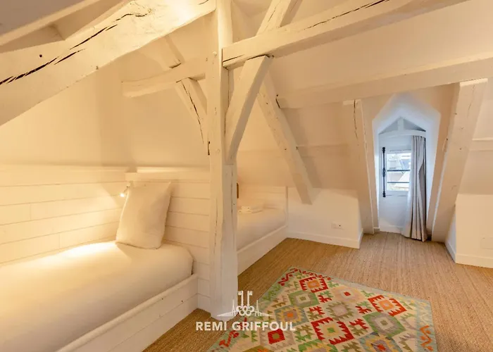 La Demeure Du Clocher 4 Ac On The Port & Place Sainte-catherine 8 G