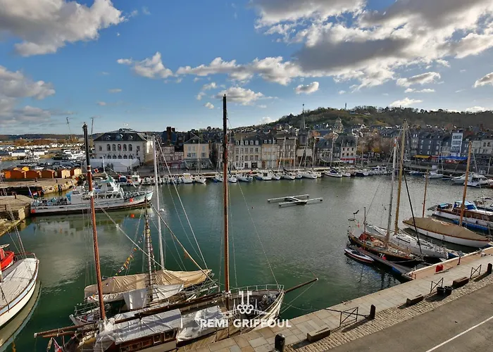 בית נופש La Demeure Du Clocher 4 Ac On The Port & Place Sainte-catherine 8 G