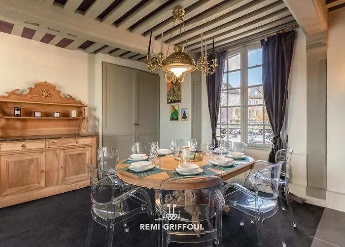 La Demeure Du Clocher 4 Ac On The Port & Place Sainte-catherine 8 G בית נופש *