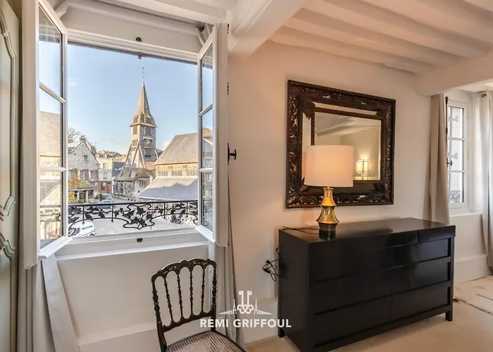 La Demeure Du Clocher 4 Ac On The Port & Place Sainte-catherine 8 G *