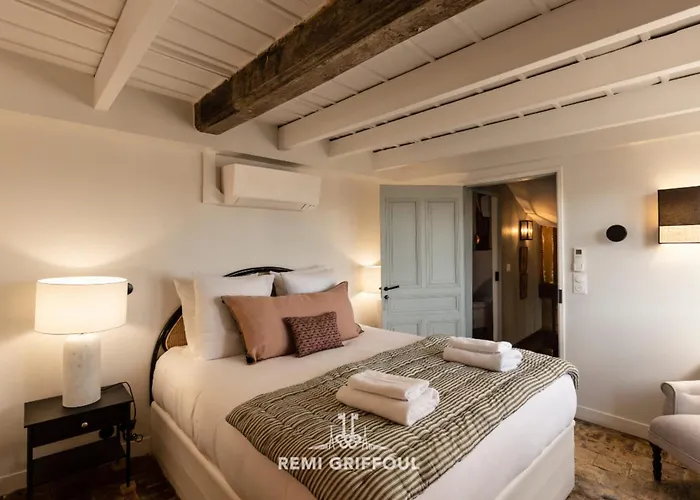 בית נופש La Demeure Du Clocher 4 Ac On The Port & Place Sainte-catherine 8 G *