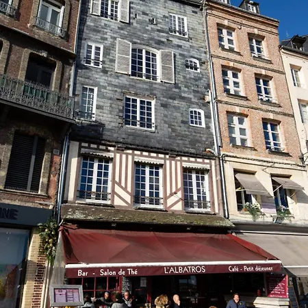 펜션 La Demeure Du Clocher 4 Ac On The Port & Place Sainte-catherine 8 G *