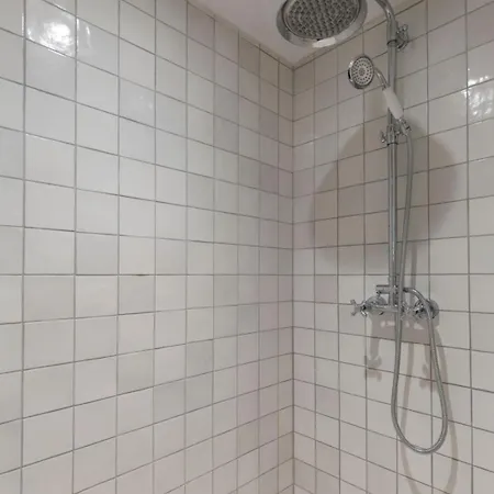 La Demeure Du Clocher 4 Ac On The Port & Place Sainte-catherine 8 G Feriehus *