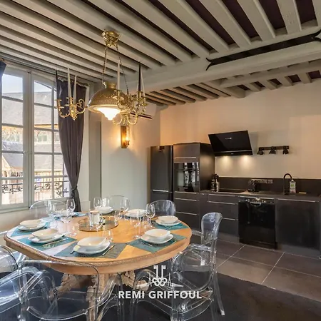 La Demeure Du Clocher 4 Ac On The Port & Place Sainte-catherine 8 G Feriehus