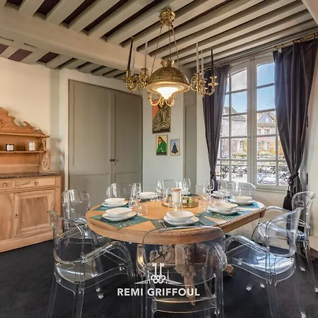 La Demeure Du Clocher 4 Ac On The Port & Place Sainte-catherine 8 G Feriehus *