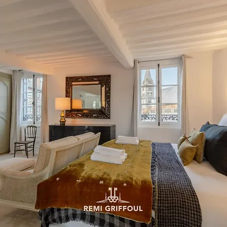 펜션 La Demeure Du Clocher 4 Ac On The Port & Place Sainte-catherine 8 G *
