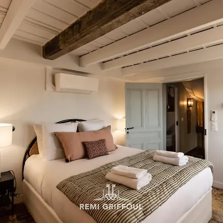 펜션 La Demeure Du Clocher 4 Ac On The Port & Place Sainte-catherine 8 G *
