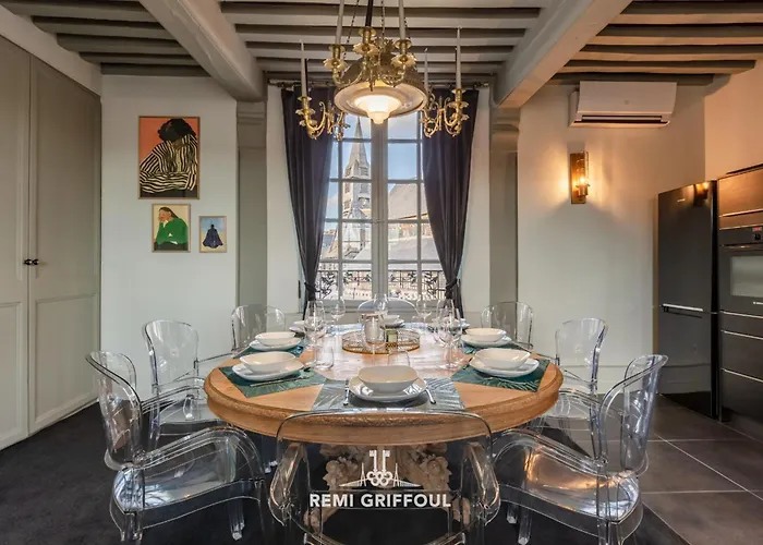 La Demeure Du Clocher 4 Ac On The Port & Place Sainte-catherine 8 G